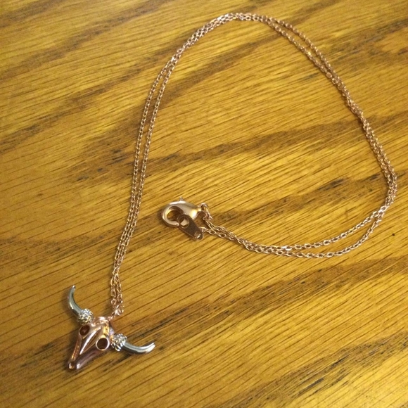 Cow skull necklace - Picture 3 of 3